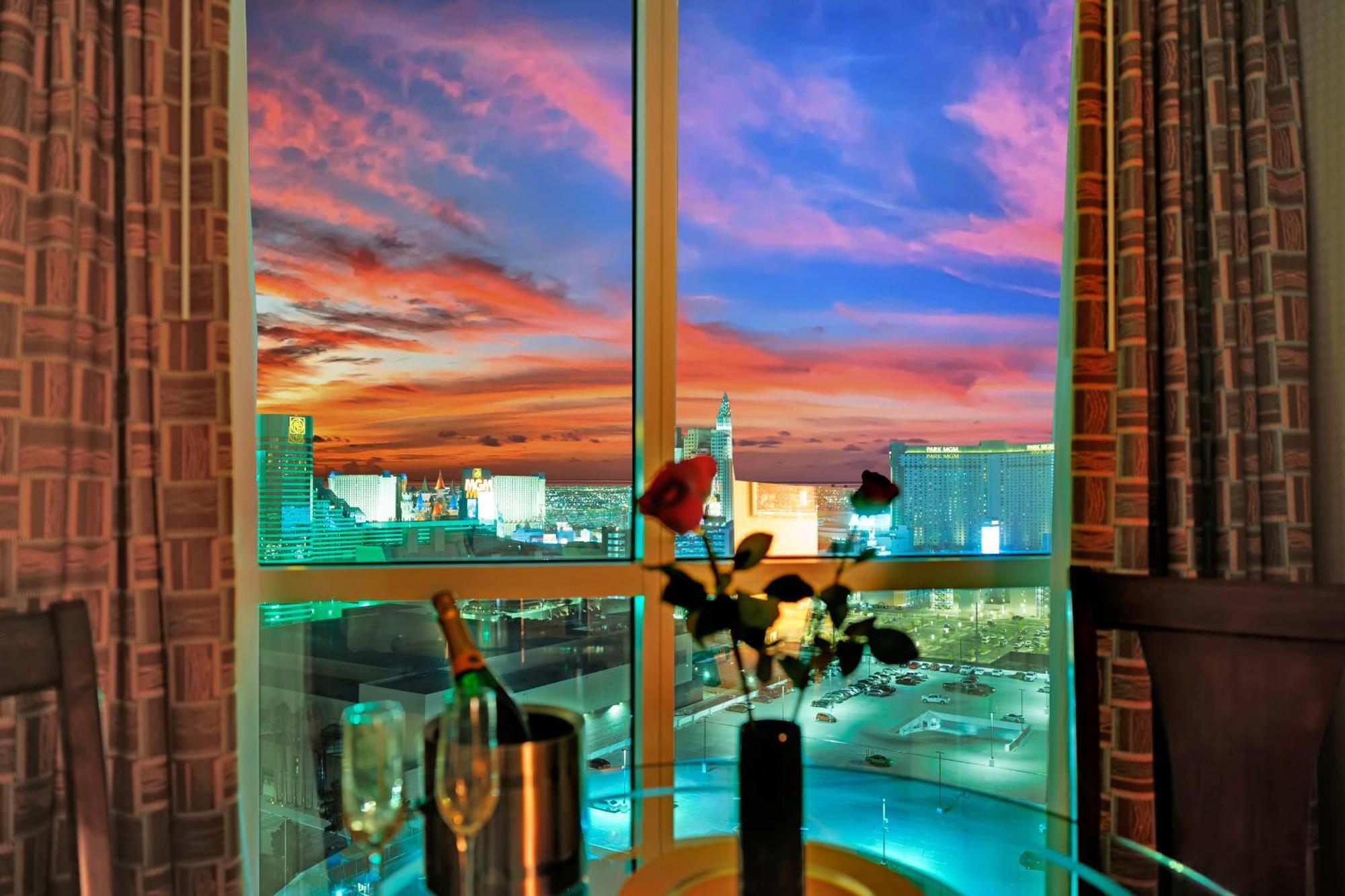 Kintsugi Retreat-condo-stripview-no Fee Las Vegas