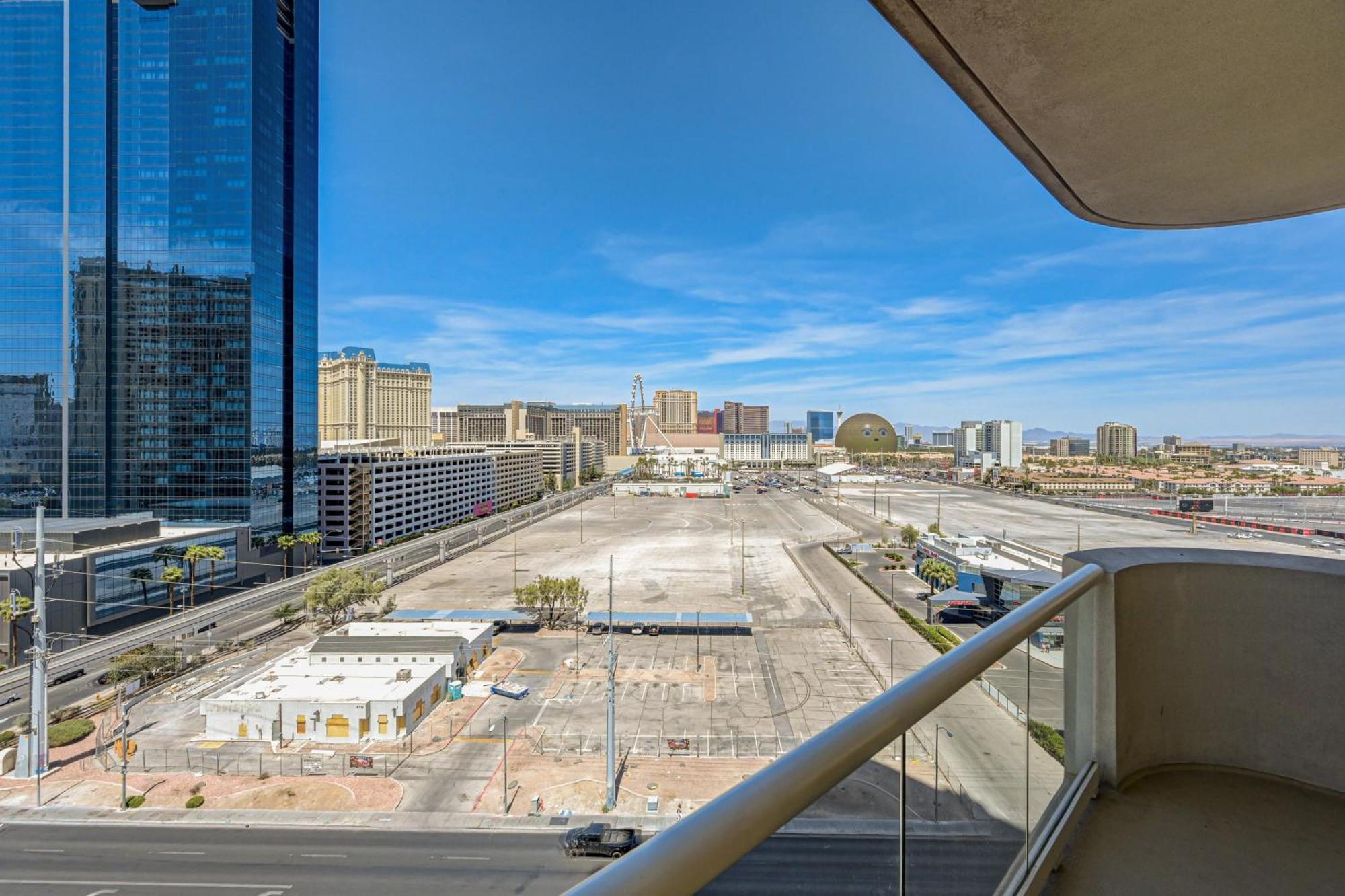 Hotel Lucky Gem Penthouse & Luxury At Signature Resort, 2816