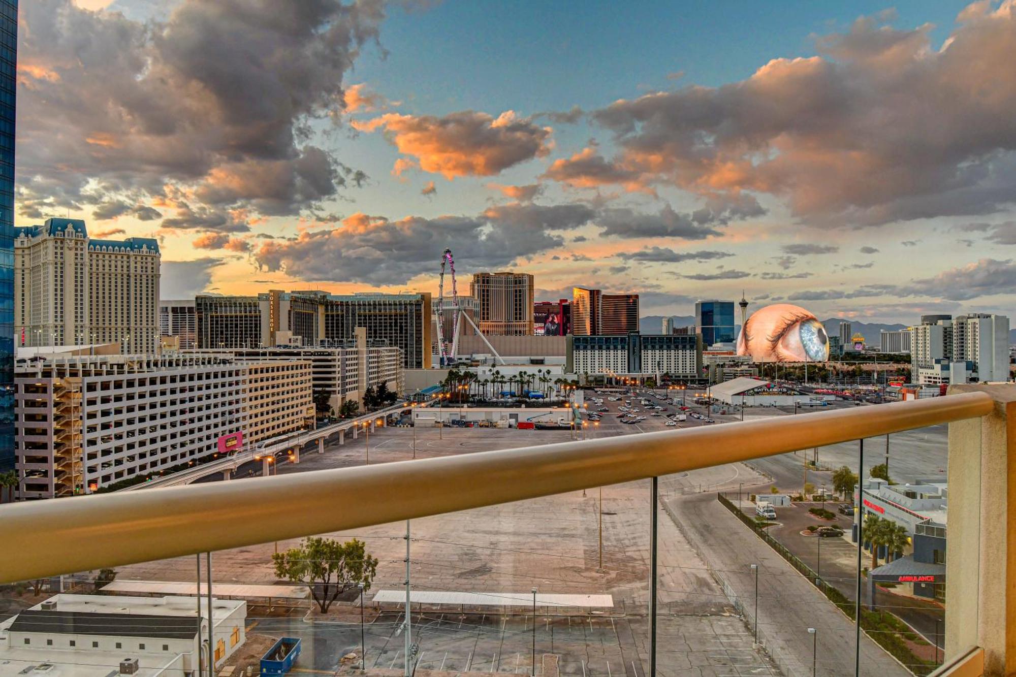 Hotel Lucky Gem Penthouse & Luxury At Signature Resort, 2816