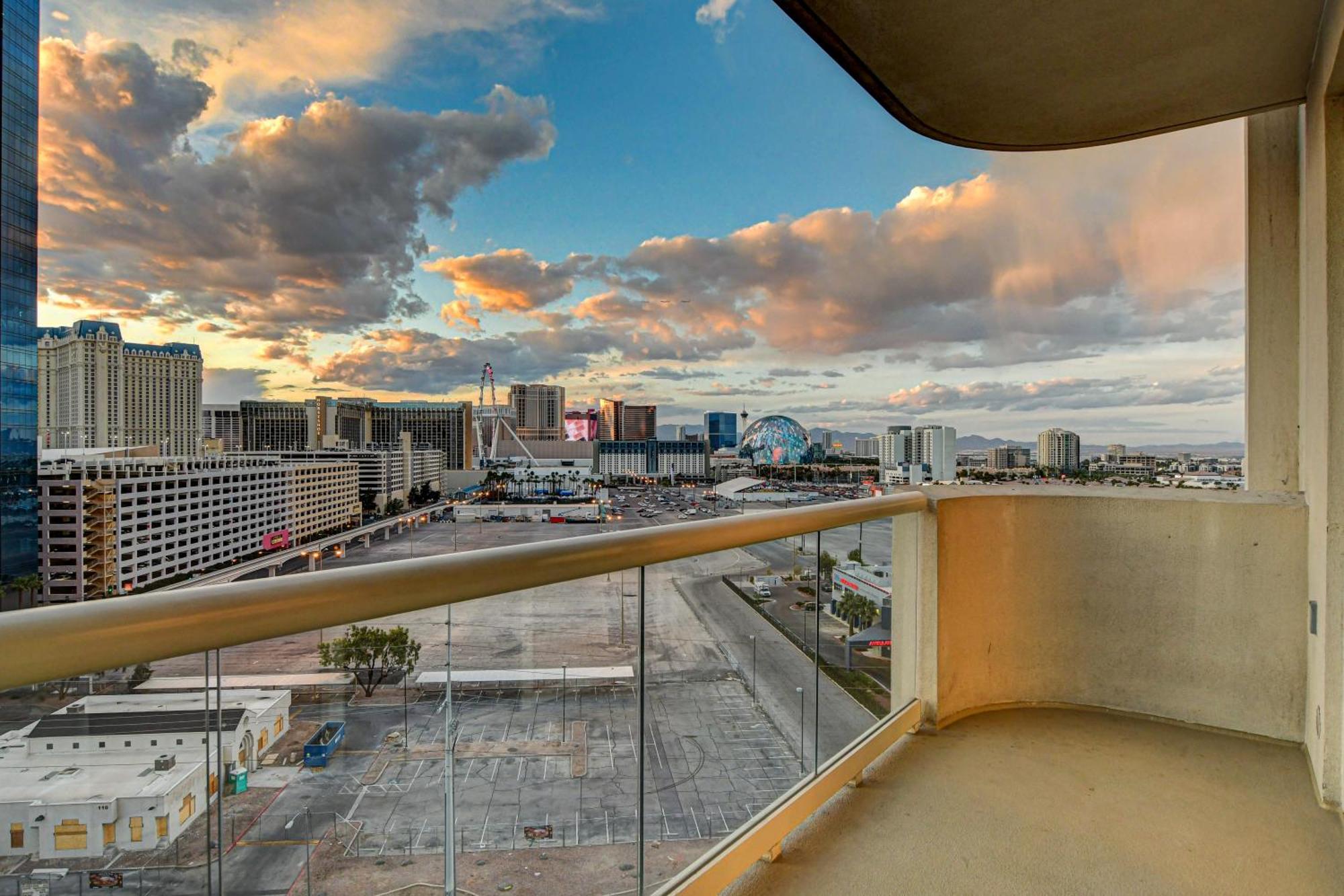 Lucky Gem Penthouse & Luxury At Signature Resort, 2816