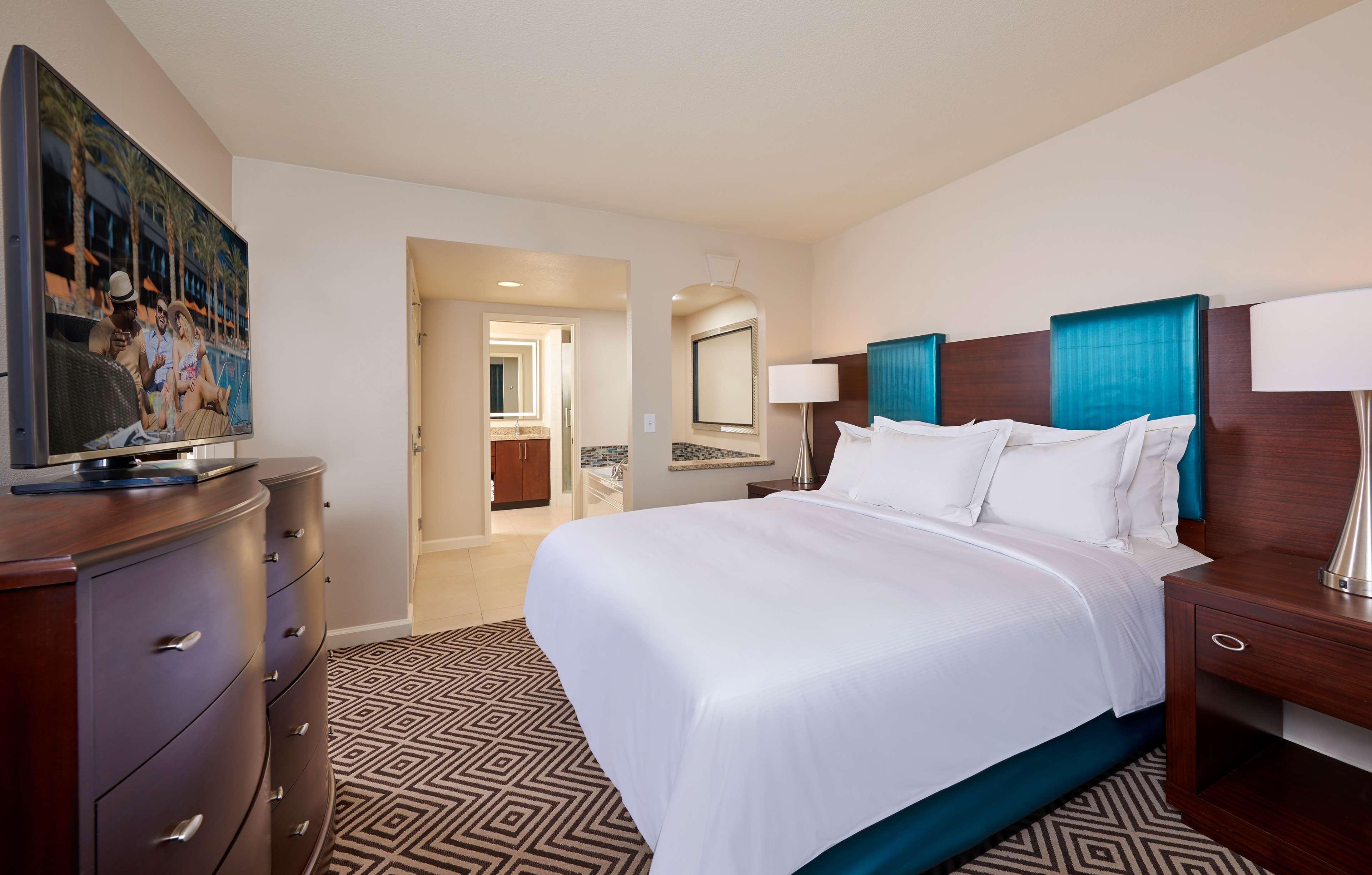 Resort Hilton Grand Vacations Club Paradise Vegas 3*