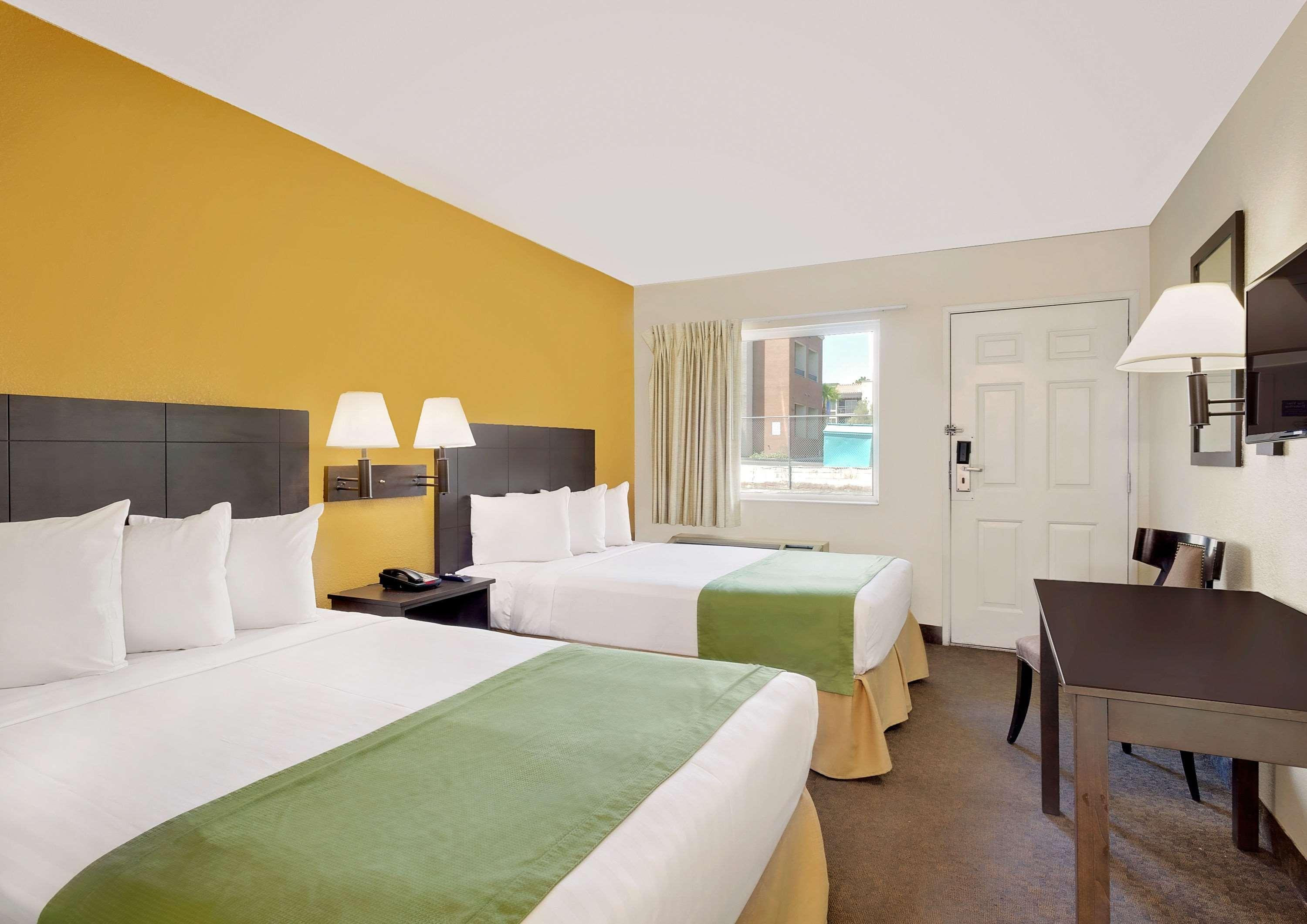 6 Vegas, Nv - Strip Hotel