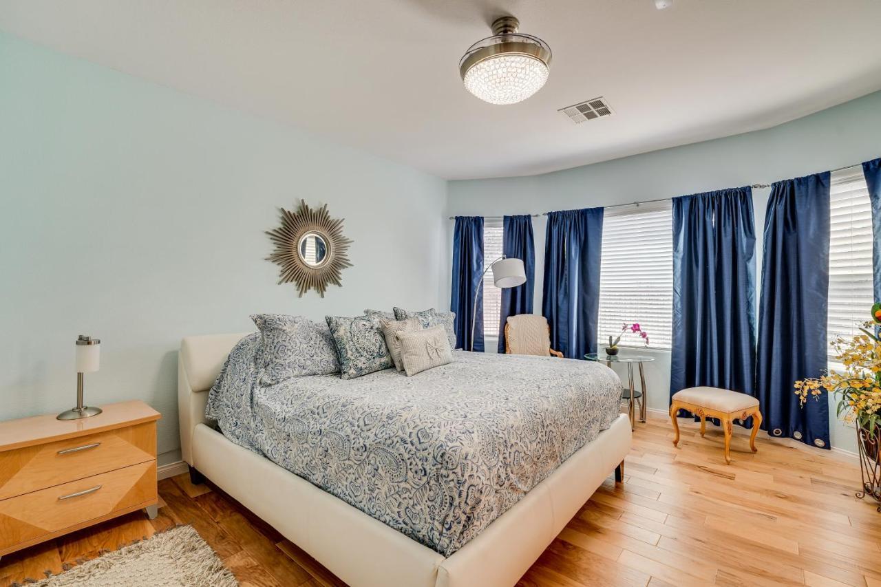 Holiday home Dog-friendly Vegas With Private Yard *