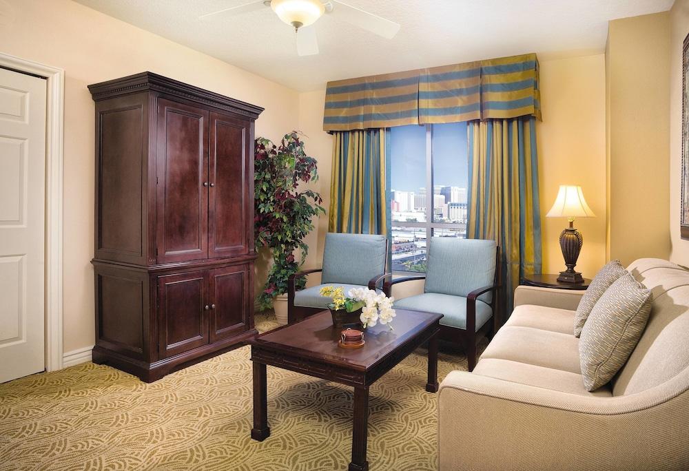 Resort Wyndham Grand Desert 3*