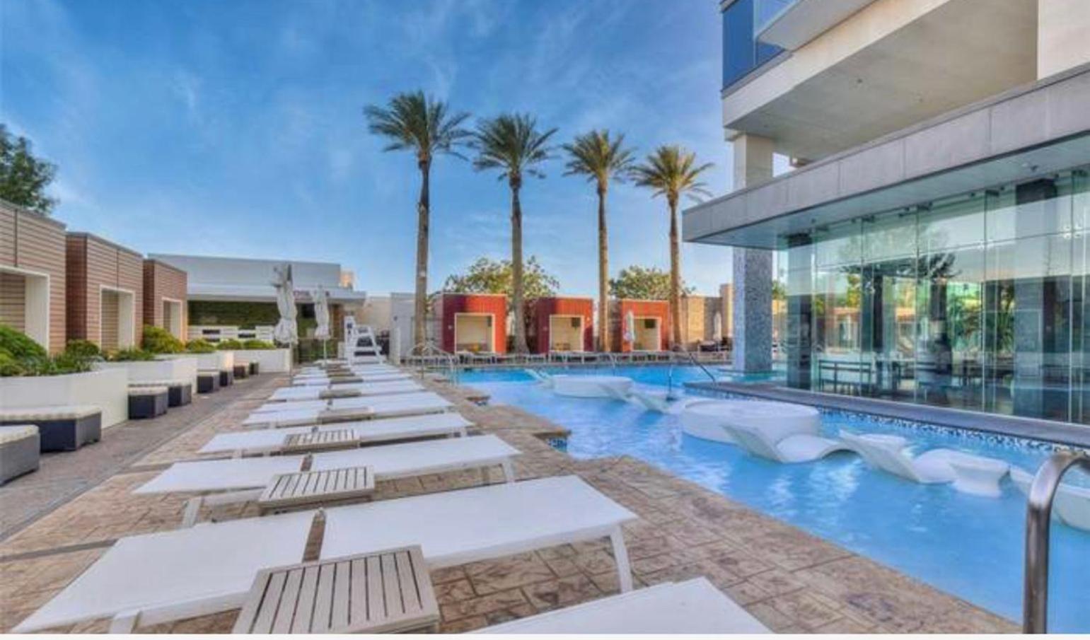 Holiday home Luxe Condo Balcony Strip View No Resort Fee *