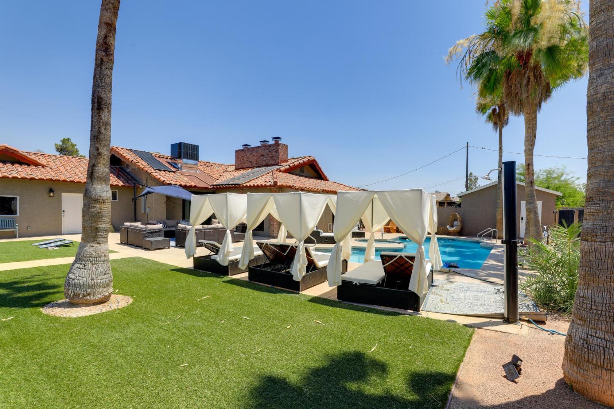 Spacious Vegas Getaway With Private Pool And Spa! Las Vegas