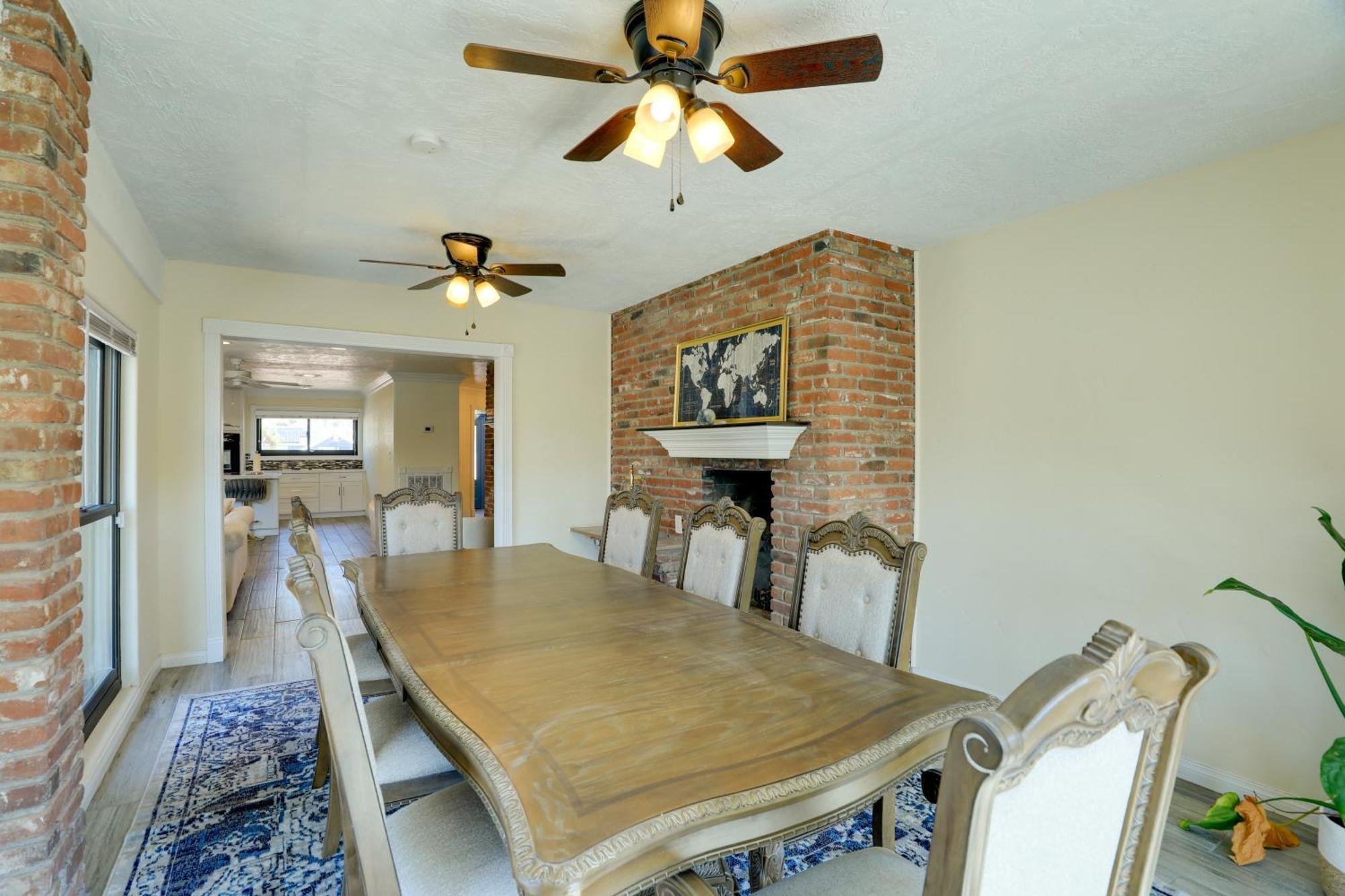 Spacious Vegas Getaway With Private Pool And Spa! Holiday home Las Vegas