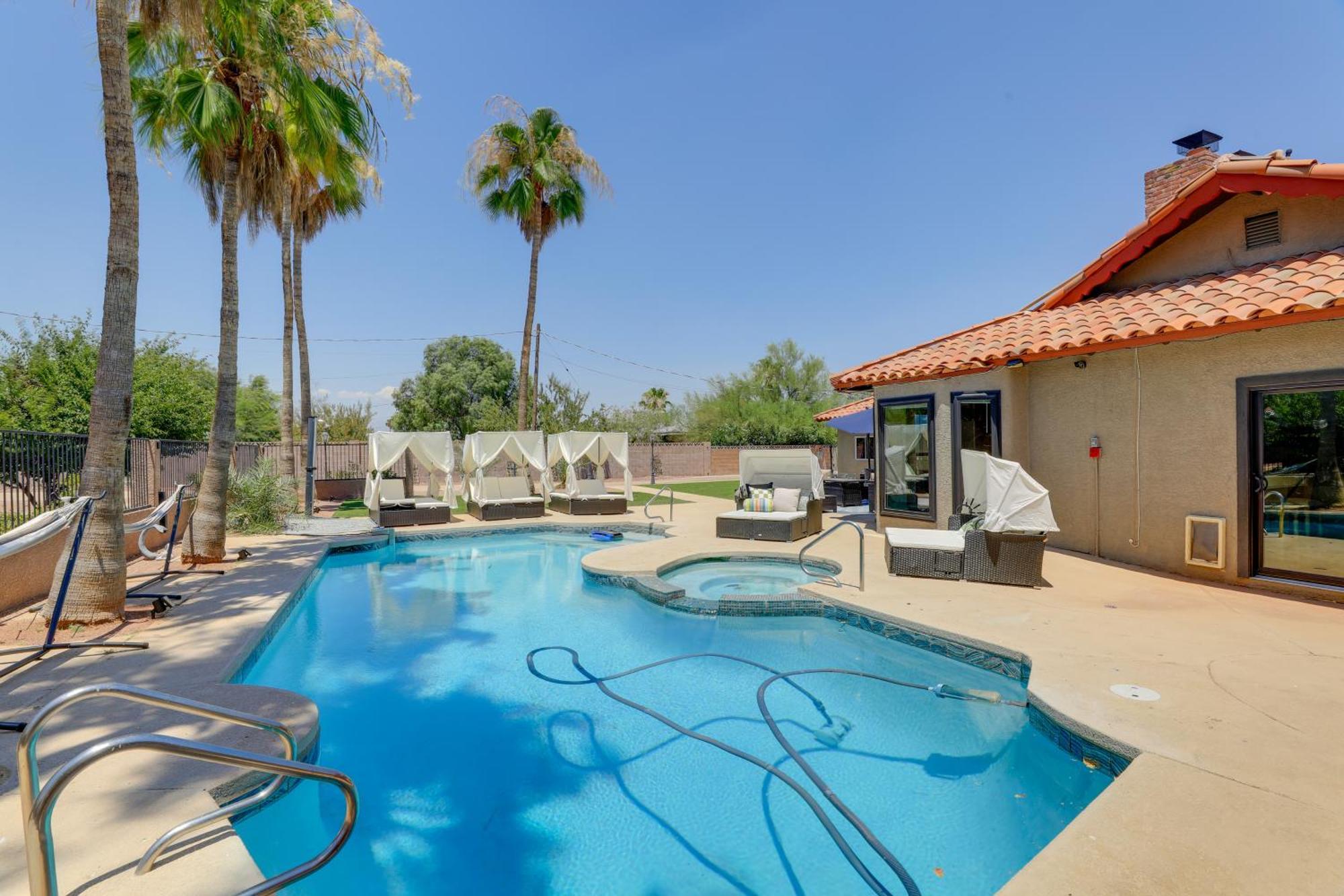 Spacious Vegas Getaway With Private Pool And Spa! *