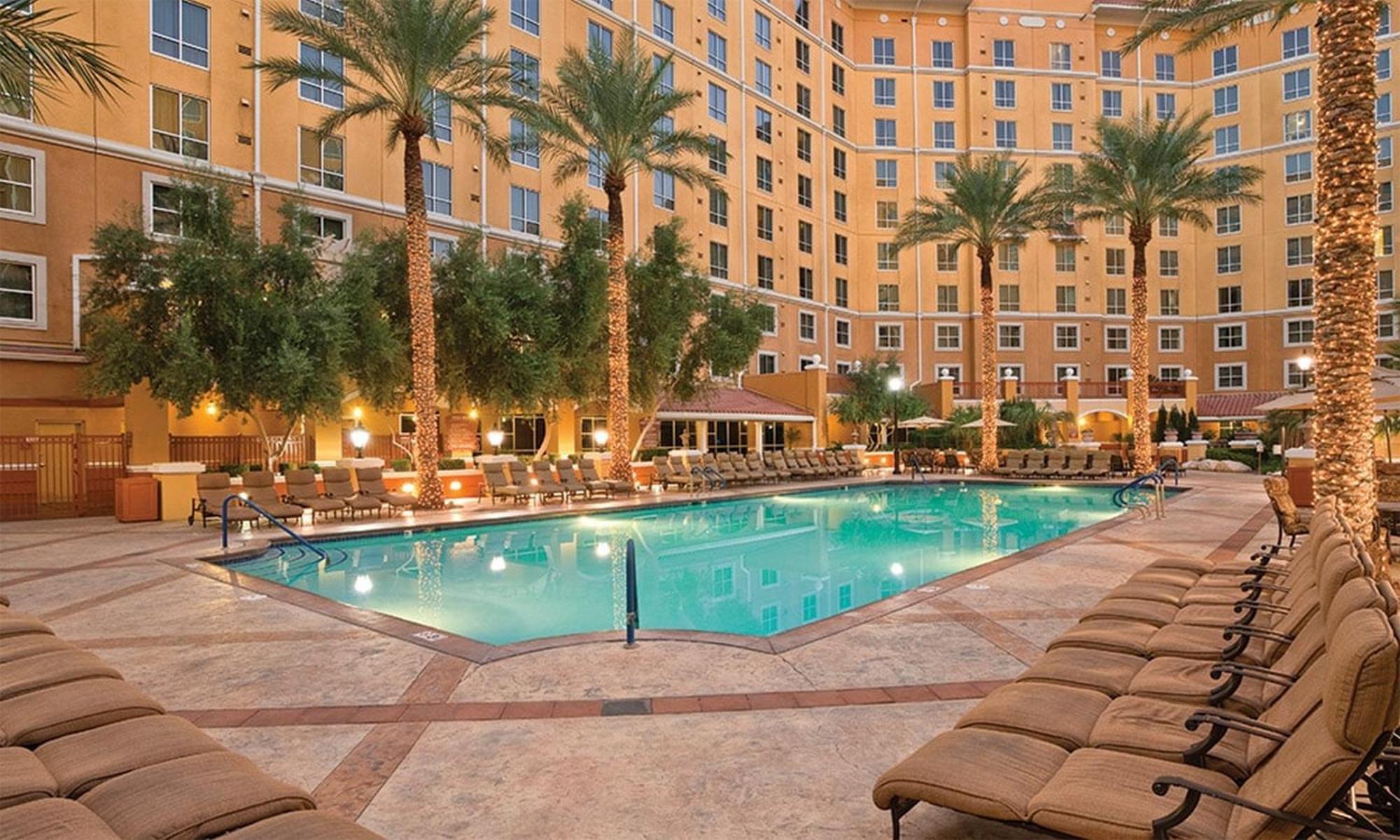 Grand Desert Vegas By Hellovacay