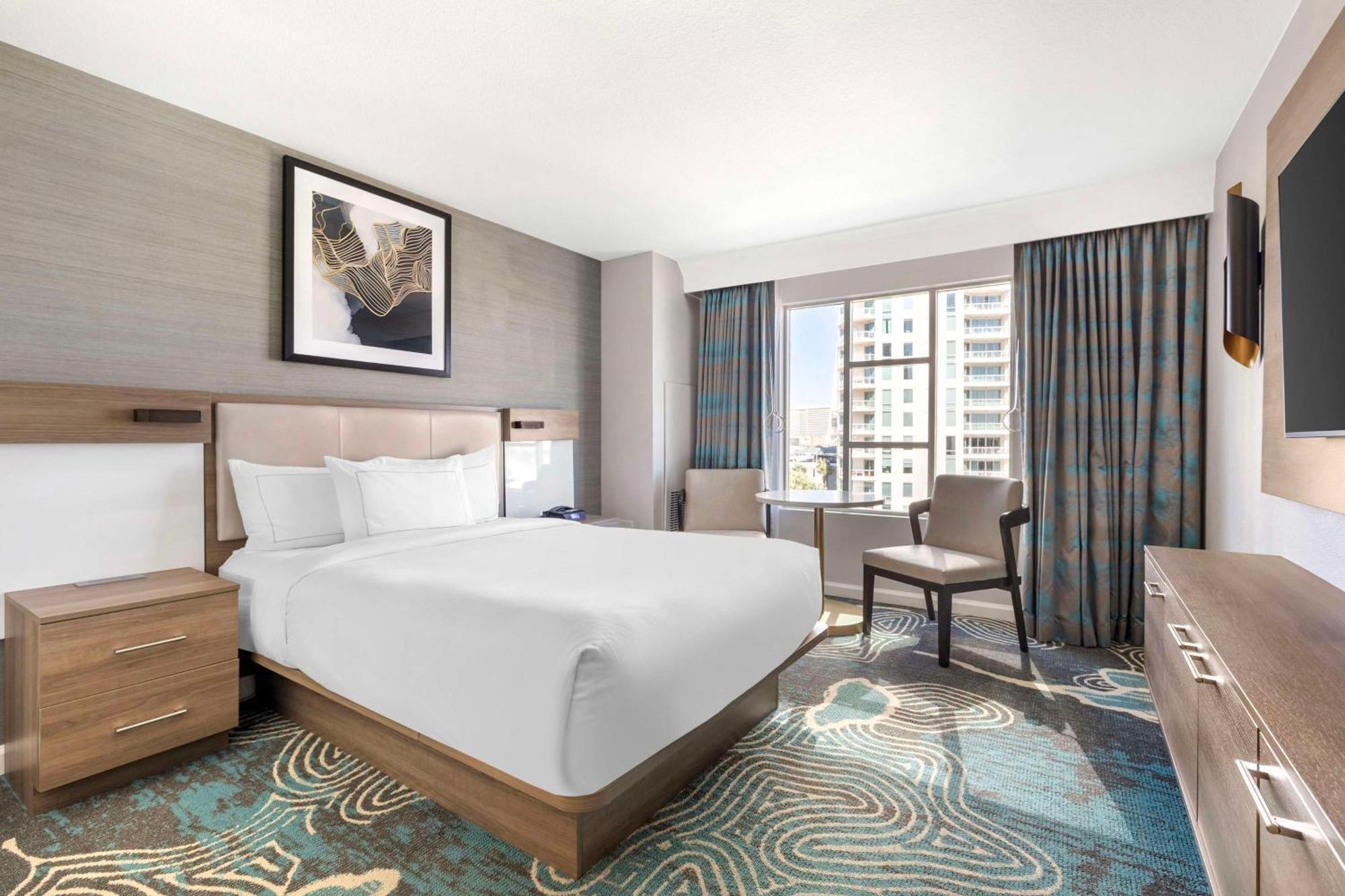 Hilton Grand Vacations Club Paradise Vegas Resort