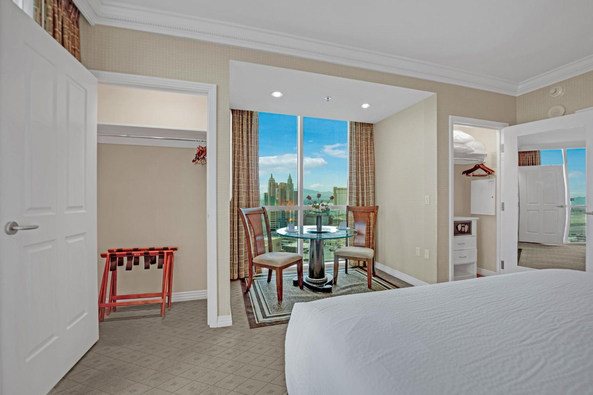 Kintsugi Retreat-condo-stripview-no Fee Hotel *