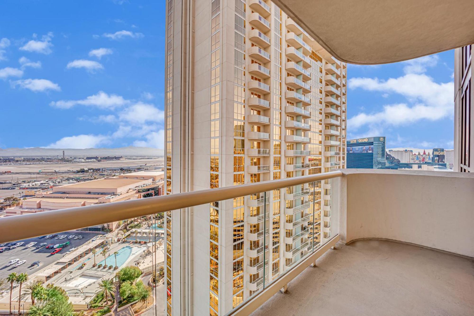 Kintsugi Retreat-condo-stripview-no Fee Hotel