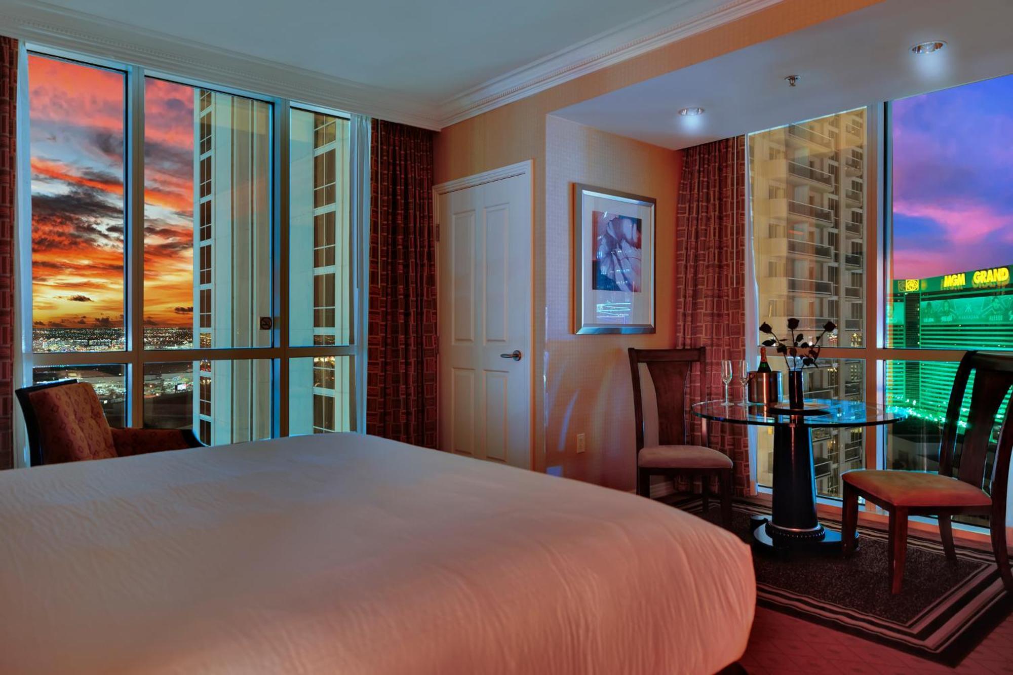 Kintsugi Retreat-condo-stripview-no Fee Hotel