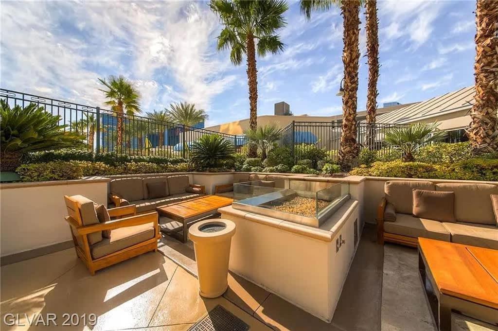Strip View Penthouse Balcony 37617 Holiday home *