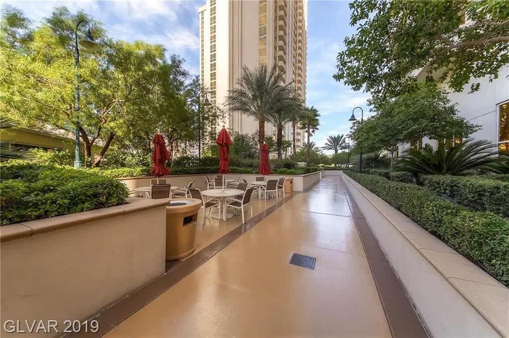 Strip View Penthouse Balcony 37617 Holiday home *