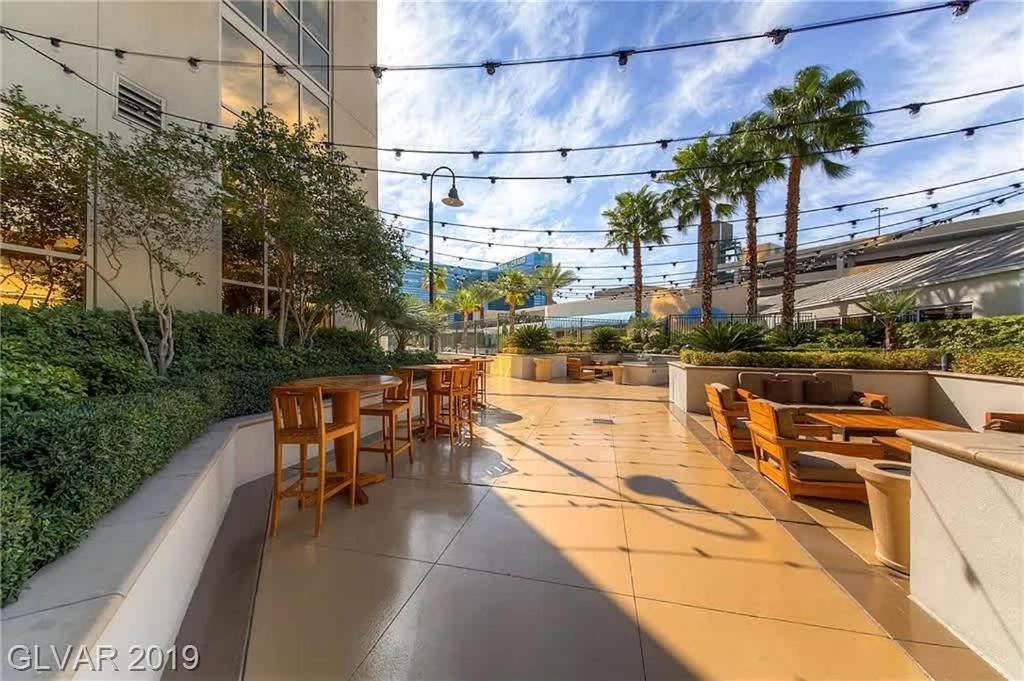 Strip View Penthouse Balcony 37617 Holiday home *