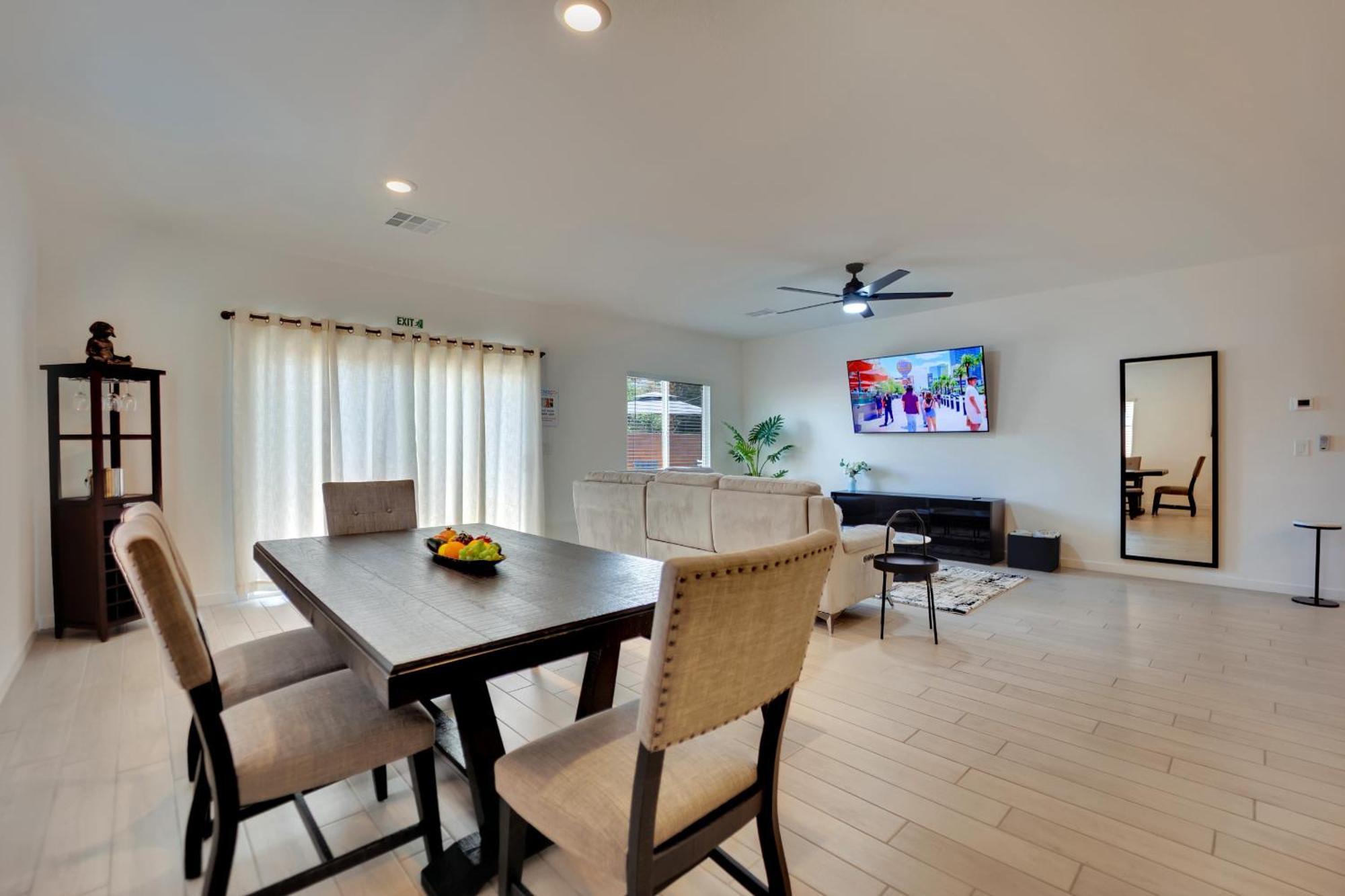 Casa Niva A Contemporary Oasis In The Heart Of Vegas Holiday home *