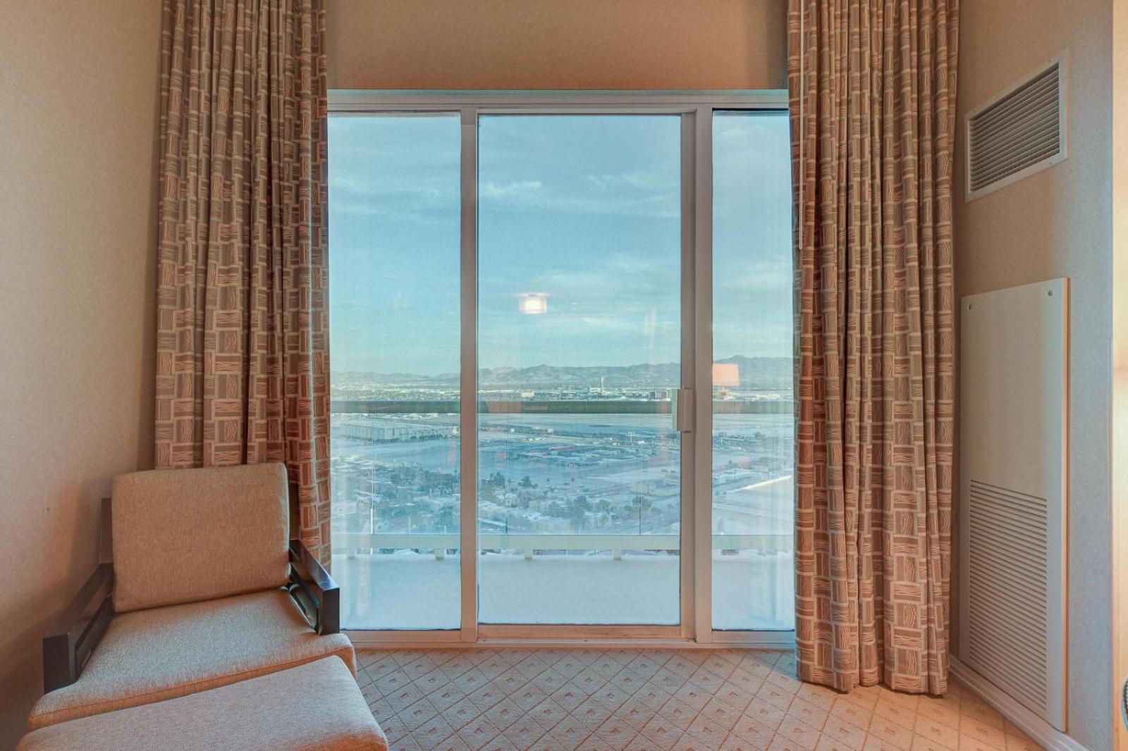 Nocturne At Mgm Signature Tower 1 Balcony Aparthotel