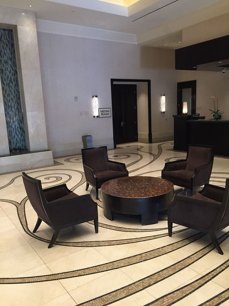 Luxury International At The Signature 4*