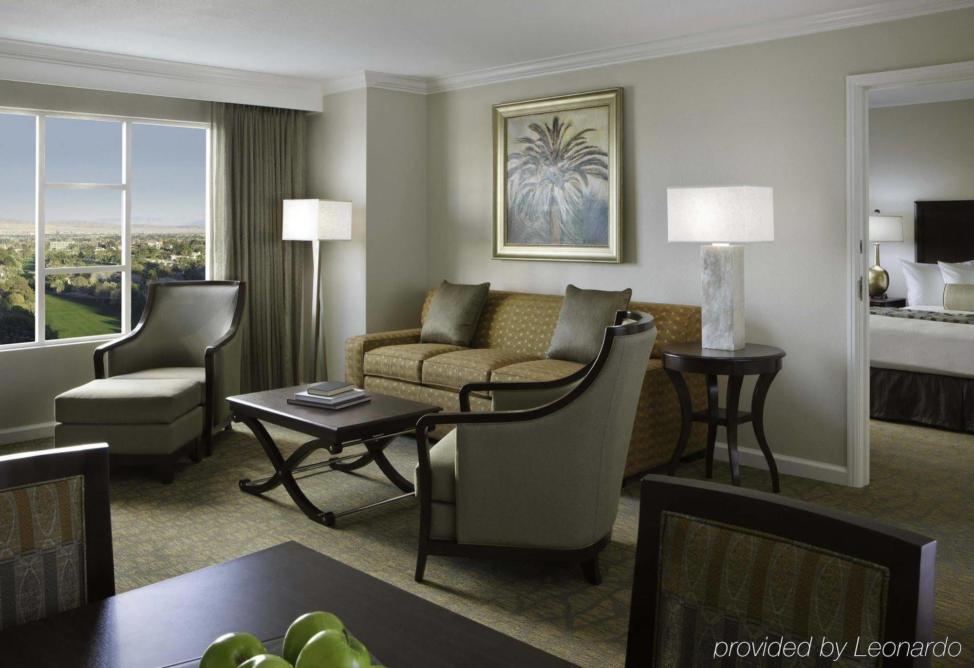 Hilton Grand Vacations Club Paradise Vegas Resort