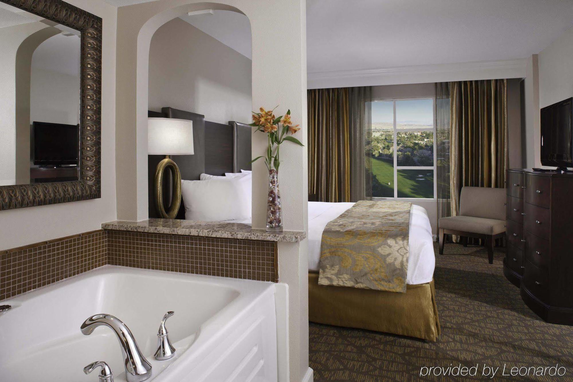 Hilton Grand Vacations Club Paradise Vegas 3*
