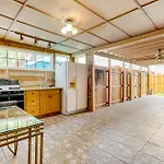 Pet-Friendly Home Near Downtown Henderson
