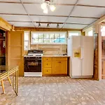 Pet-Friendly Home Near Downtown Henderson