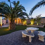 New Luxurious 6Br Villa Near Lv Strip W Pool & Spa