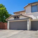 Comfy Expansive Home - Near The Strip - Heated Pool