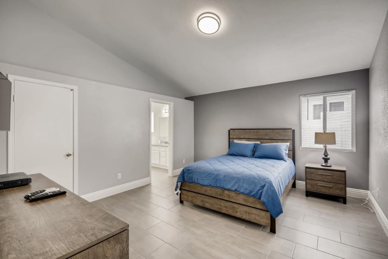 Casa de férias Luxurious House With A Pool, Spa, And Patio, Sleeps 6 Comfortably Las Vegas