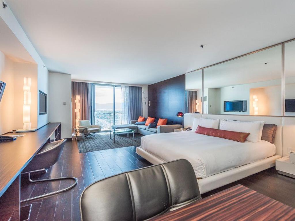 Palms Place And Hotel