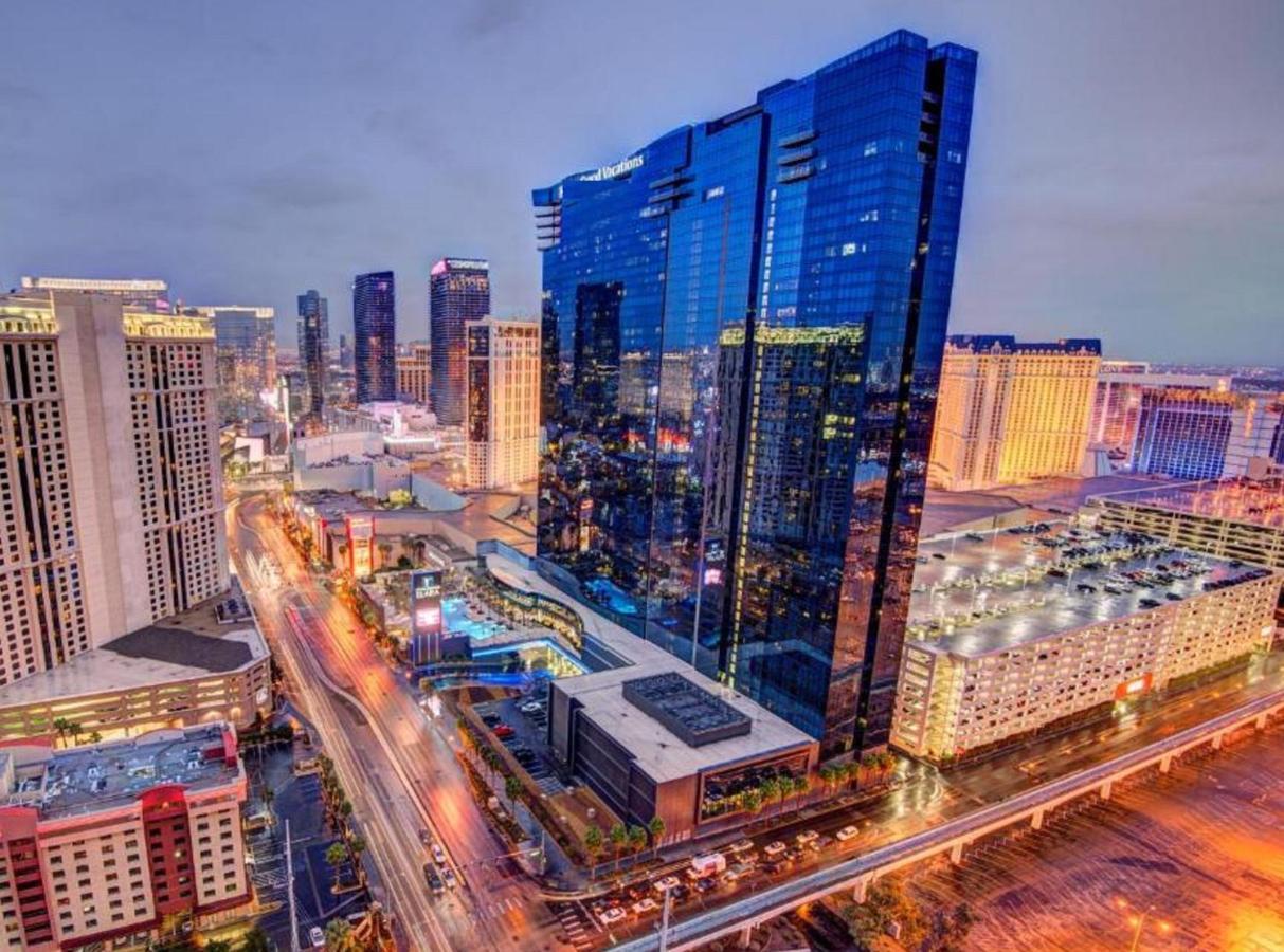 At Elara Vegas Center Strip-no Fees Aparthotel