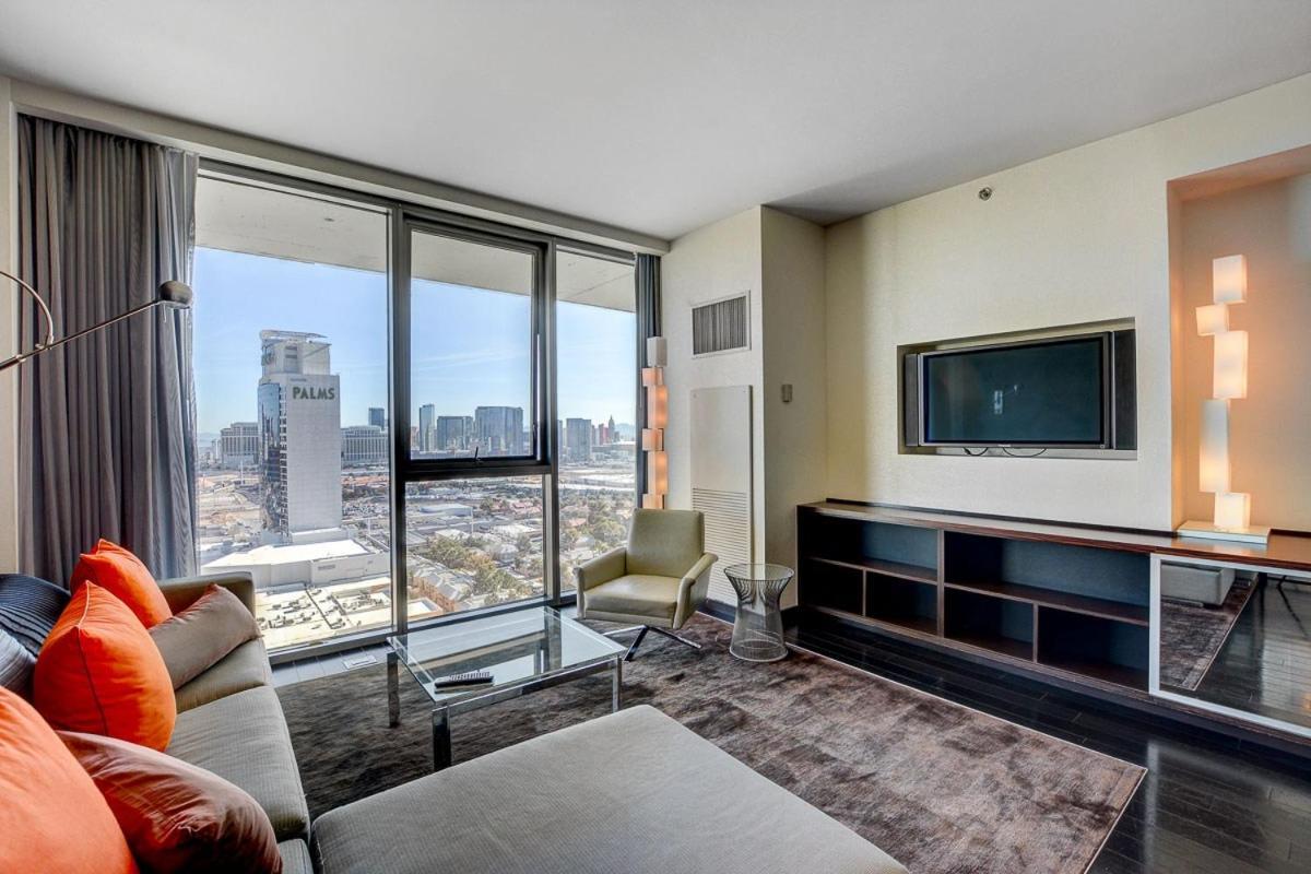Luxury Studio Strip View No Fee Palms Place