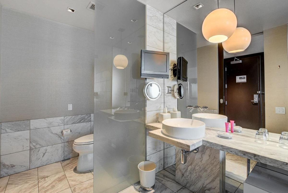 Luxury Studio Strip View No Fee Palms Place Aparthotel