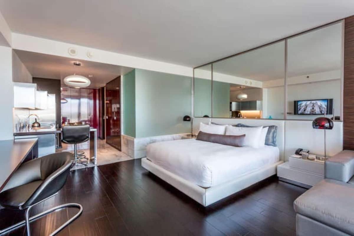 Luxury Studio Strip View No Fee Palms Place Aparthotel