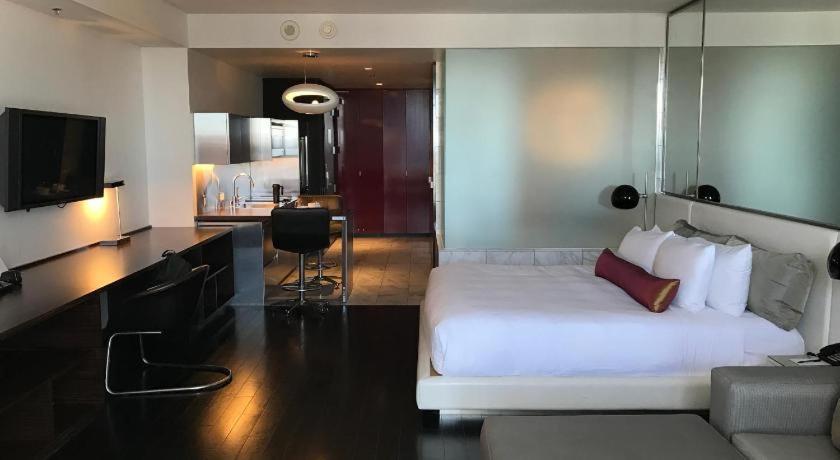 Luxury Studio Strip View No Fee Palms Place Aparthotel *
