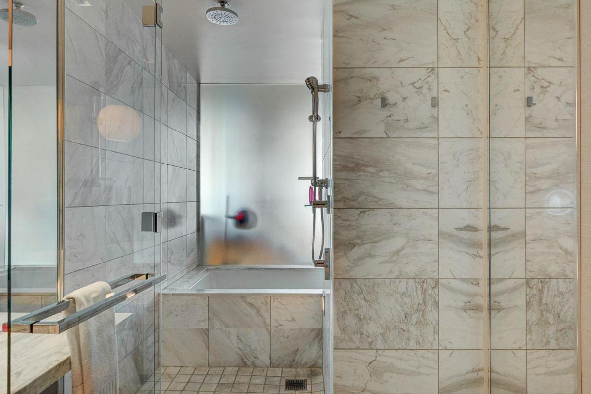 Luxury Studio Strip View No Fee Palms Place Aparthotel *