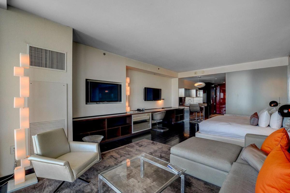 Luxury Studio Strip View No Fee Palms Place