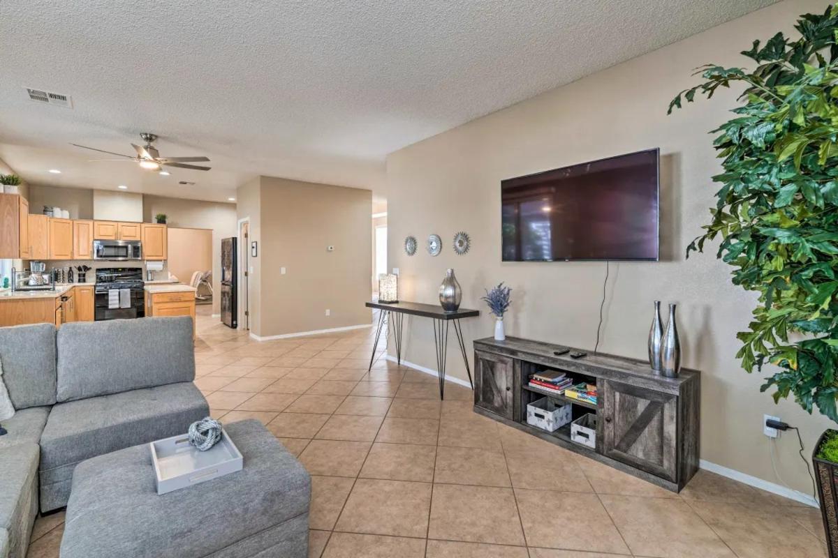 Holiday home A Beautiful House With Hot Tub, Grill & Games! *