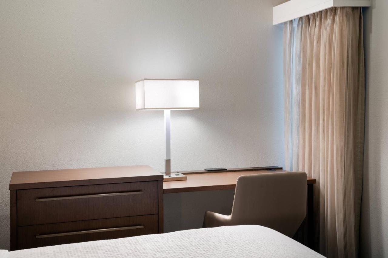 By Marriott Vegas Convention Center Hotel 3*