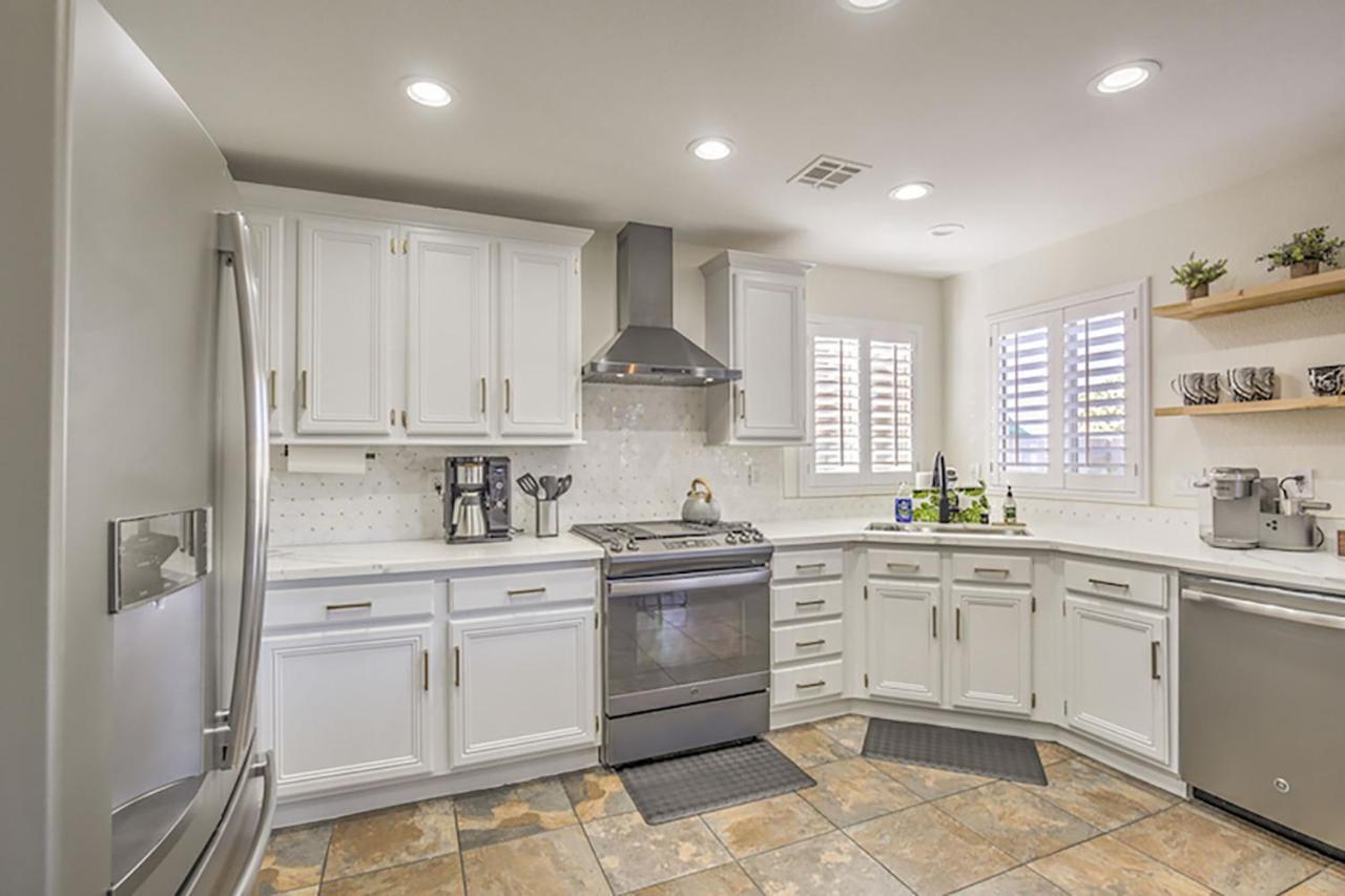 Holiday home Buddha Gem, Central 6 Bed Room Luxury Home With Pool Hot Tub Game Room And Much More Las Vegas