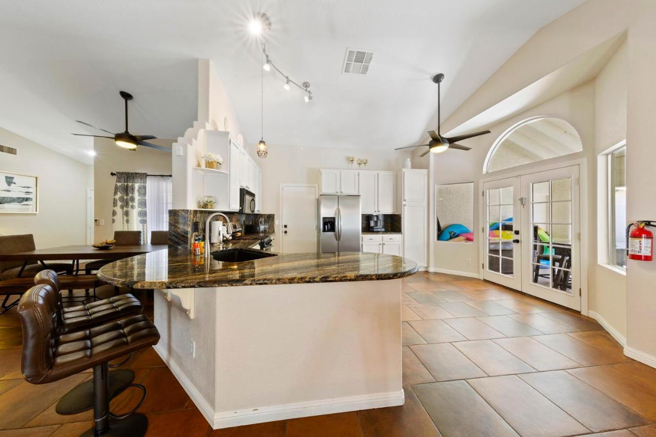 Ultimate Vacation: A Luxurious Oasis With A Pool! Holiday home Las Vegas