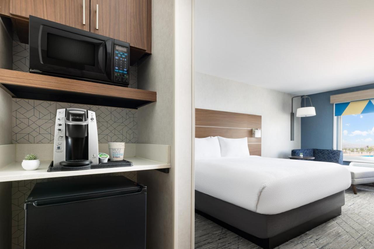 Express Vegas Stadium Area By Ihg Hotel 3*