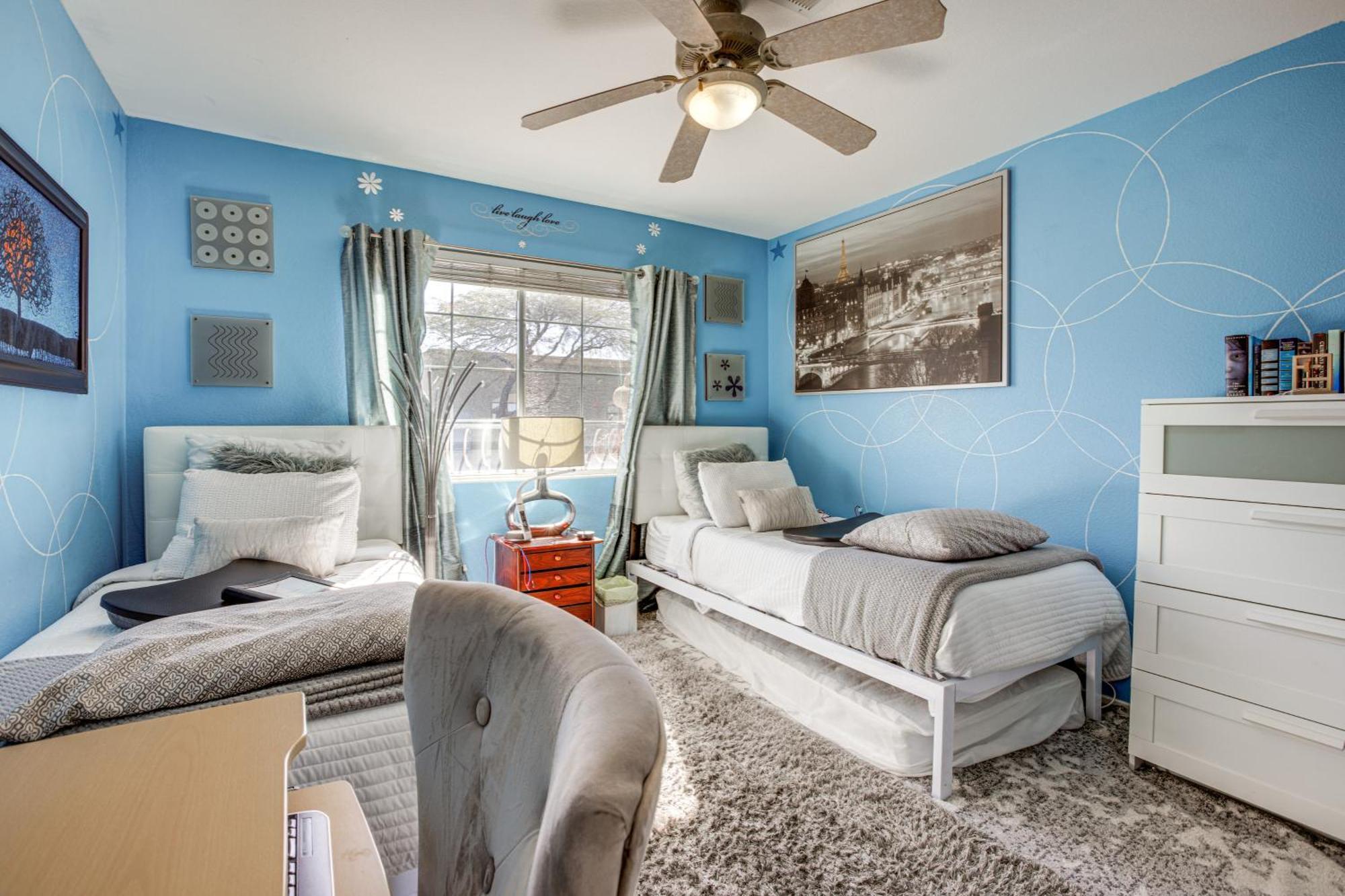 Luxe Henderson Retreat With Pool - 13 Mi To Strip! Holiday home Las Vegas
