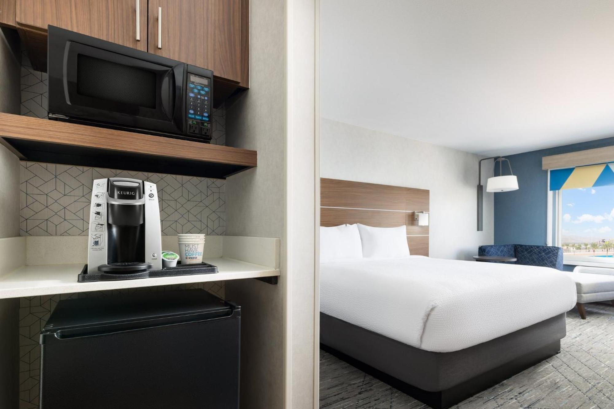 Express Vegas Stadium Area By Ihg