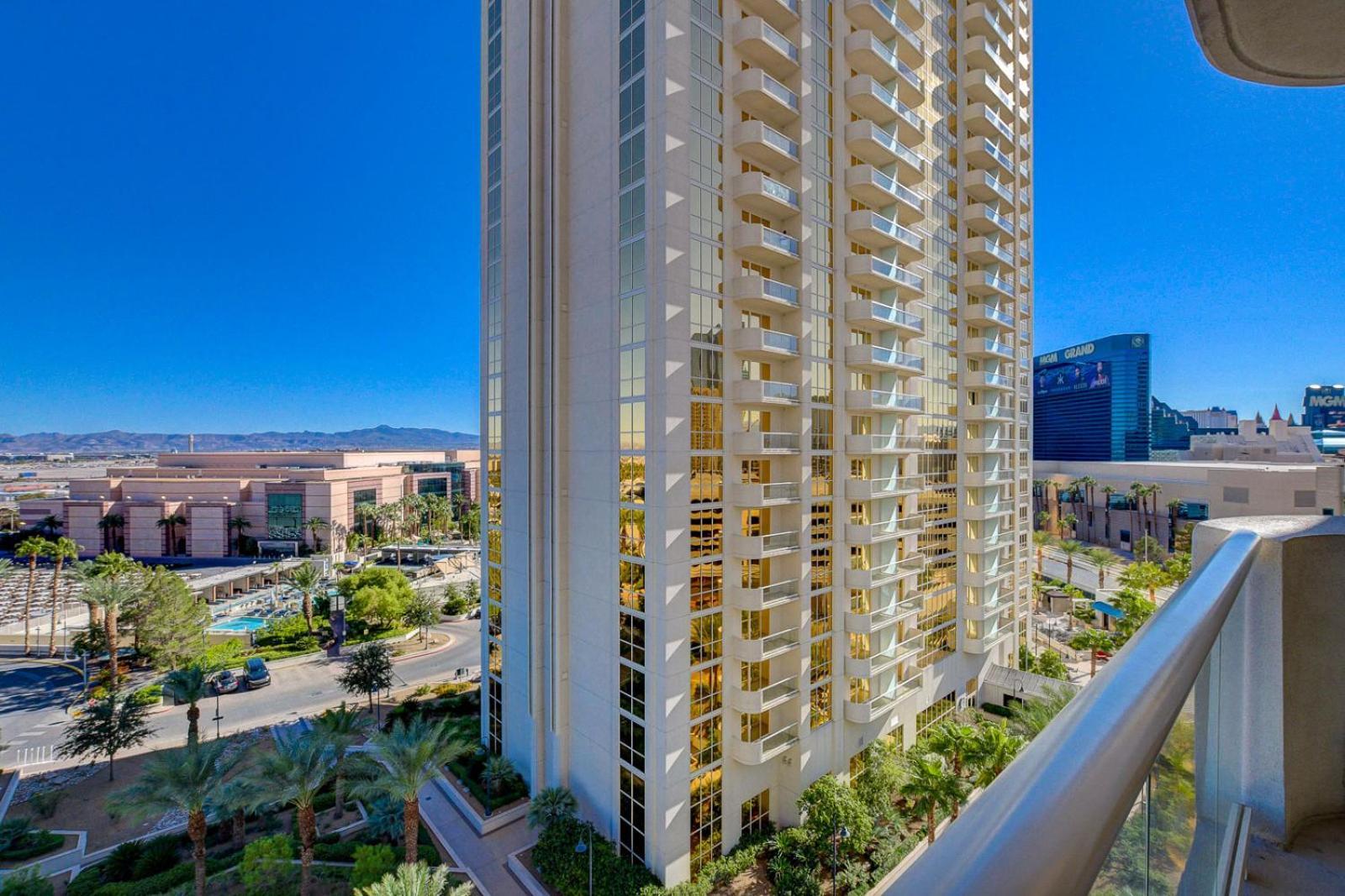 Luxe 702 Mgm Signature With Balcony Aparthotel