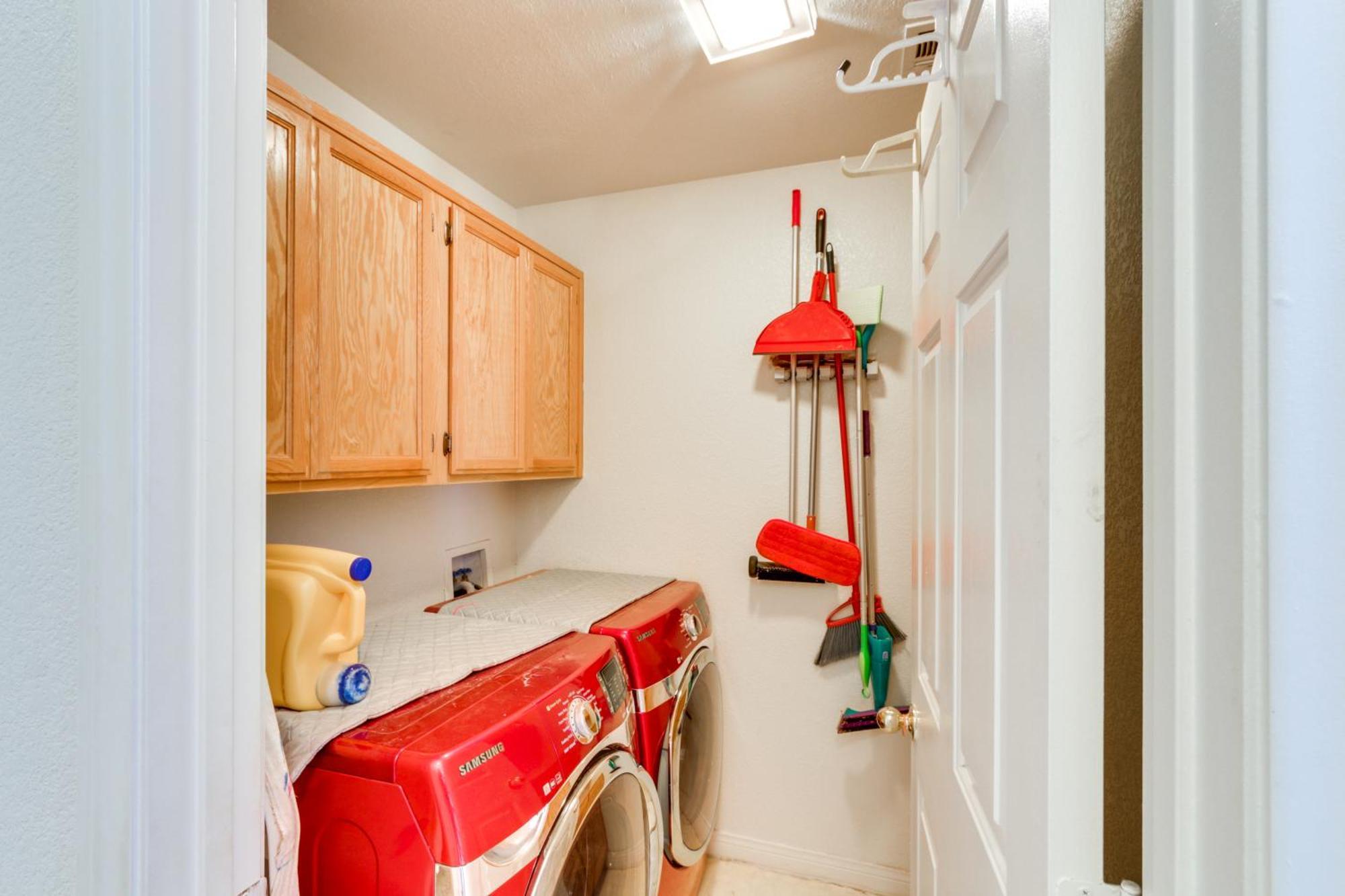 Pet-friendly Escape With Grill, 11 Mi To Strip!
