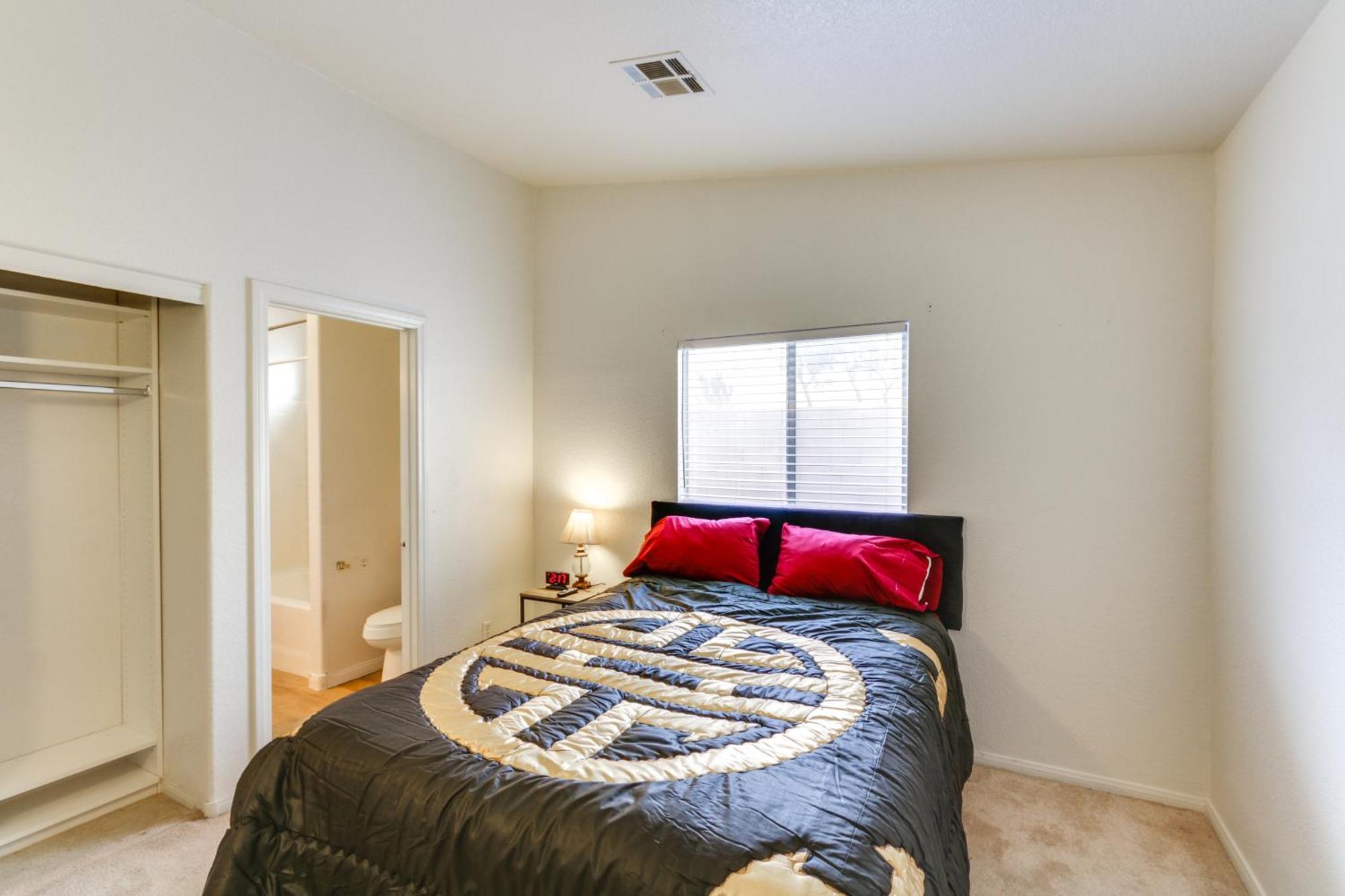 Holiday home Pet-friendly Escape With Grill, 11 Mi To Strip! Las Vegas
