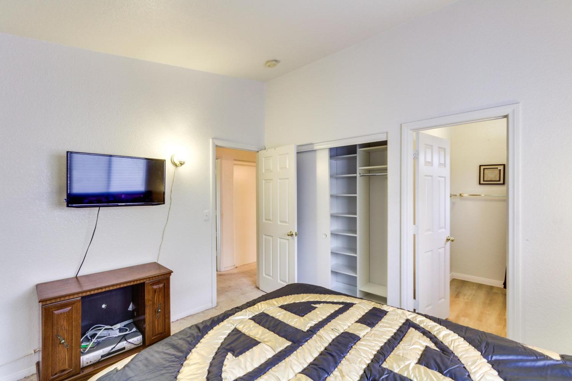 Pet-friendly Escape With Grill, 11 Mi To Strip! *