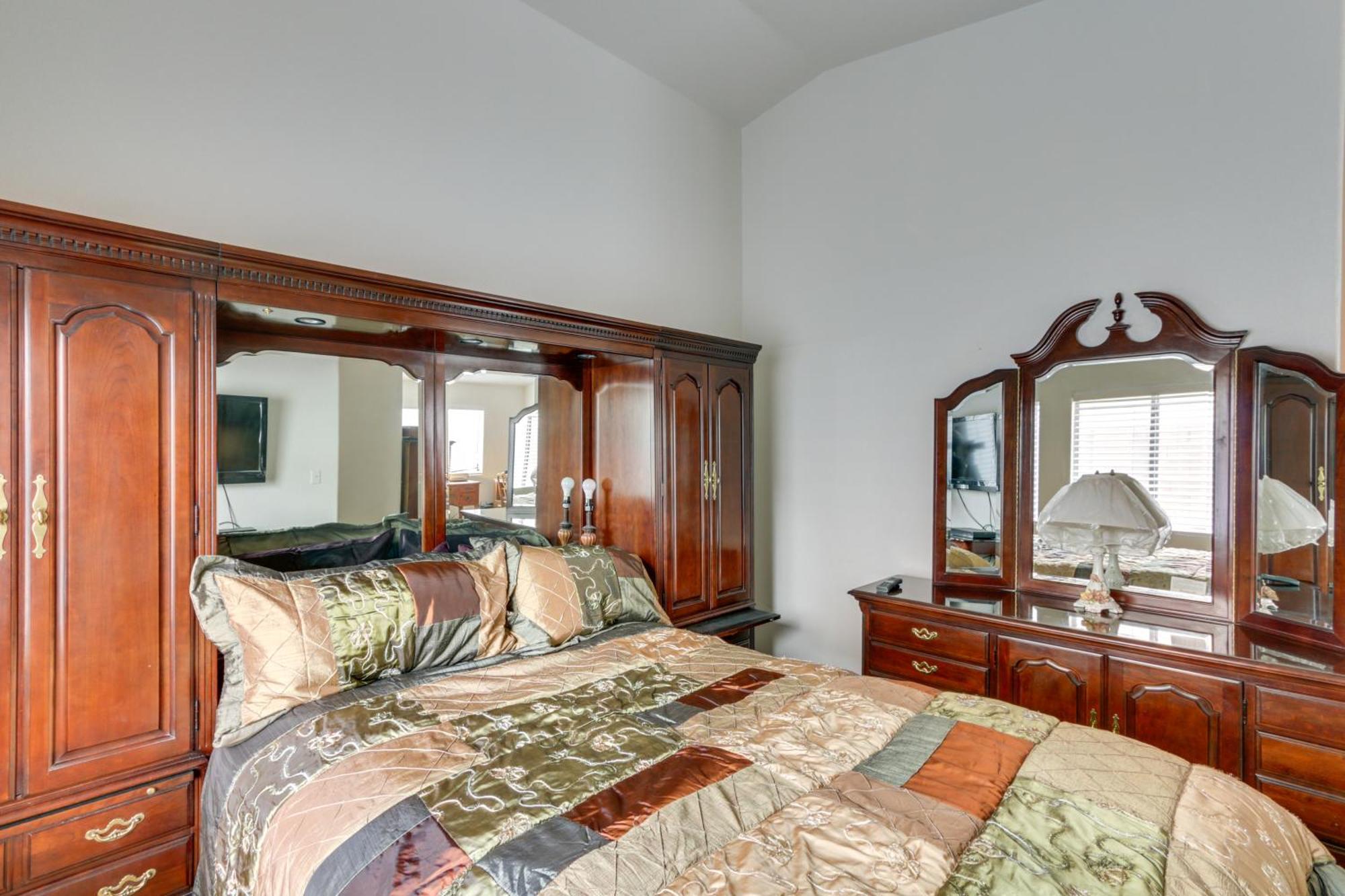 Pet-friendly Escape With Grill, 11 Mi To Strip! *